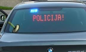 Policijski “presretač” udario ženu