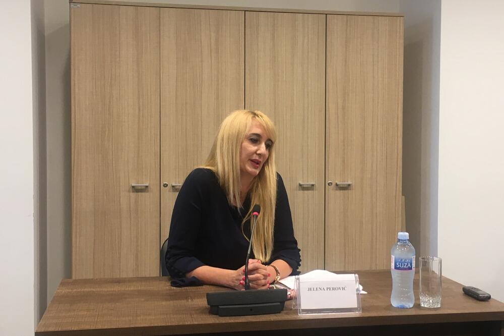 ASK trgovao direktorici Ajfon od 1.470 eura: Posao bi joj bio otežan korišćenjem slabijeg