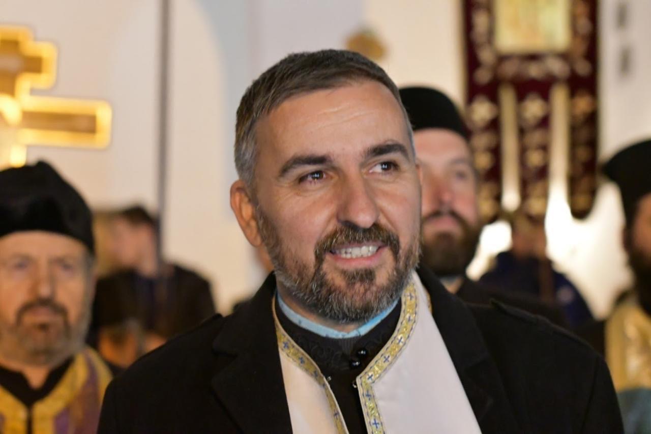 Glavni urednik “Svetigore”: Vučićev dolazak nas je obradovao, nije tražio da govori na sahrani, to su spinovanja!
