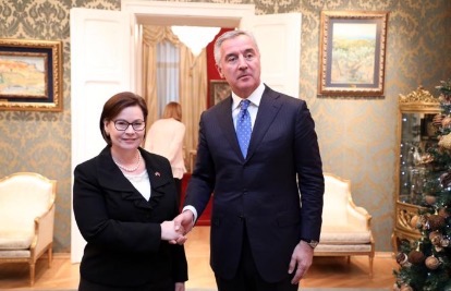 Dvostruki aršini prema predstavnicima Amerike i Srbije: Odlazeći režim sramno ćuti kad ambasadorka SAD-a kaže da je vlast stvorila korupciju, a boli ih istina koju saopšti ambasador Srbije!