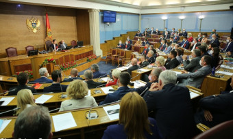Virus u poslaničkim klupama: Korona zaustavlja formiranje nove Vlade