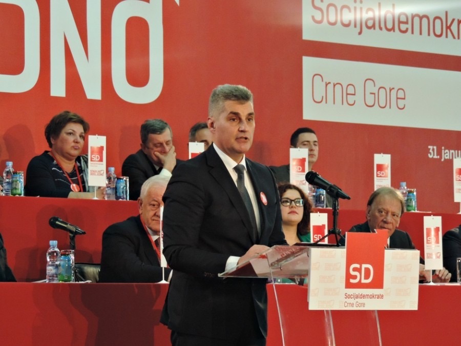 SD: Vladu eksperata prave nakon dogovora u ambasadama uz pomoć nekih medija