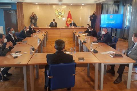 Političke partije traže da se po procentima popune mjesta „po dubini“