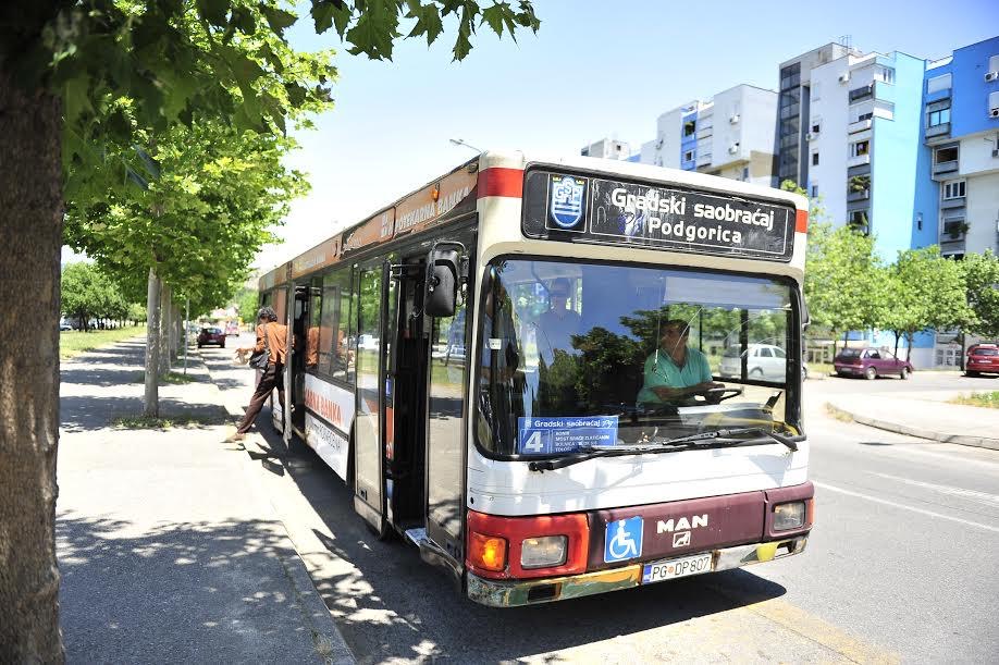 Akcija policije: Iz saobraćaja isključeno 57 autobusa i kombija!