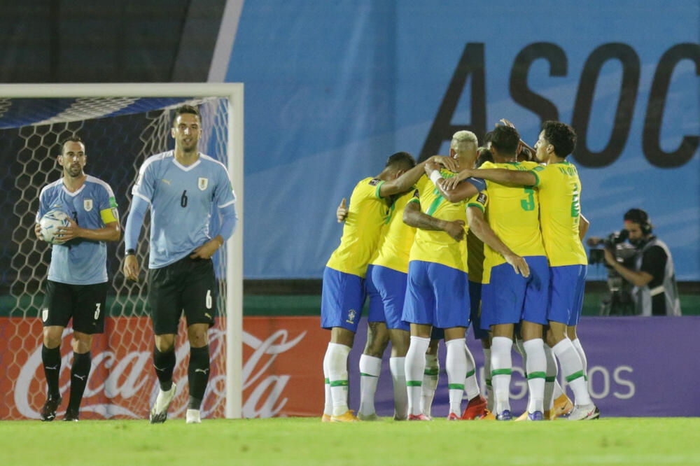 Argentina sigurna protiv Perua, Brazil slavio na gostovanju Urugvaju