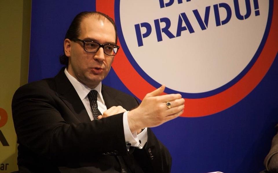 Čudna dešavanja: Najbliži saradnik i savjetnik napustio Zdravka Krivokapića!