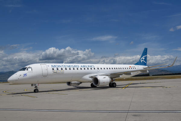 U državnoj avio-kompaniji kasni oktobarska plata, nema novca za dugove…
