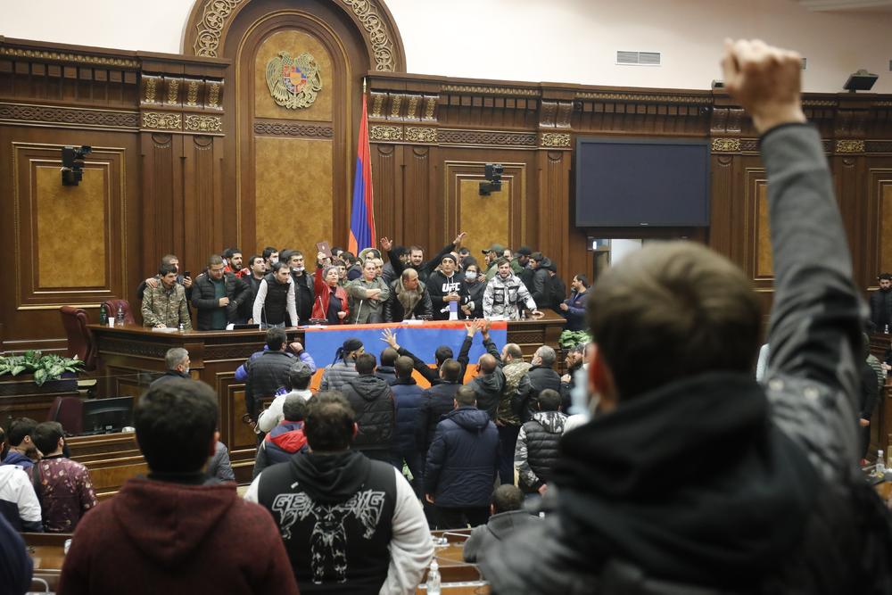 Spas u poslednji čas za Pašinjana: Parlament produžio ratno stanje u Jermeniji
