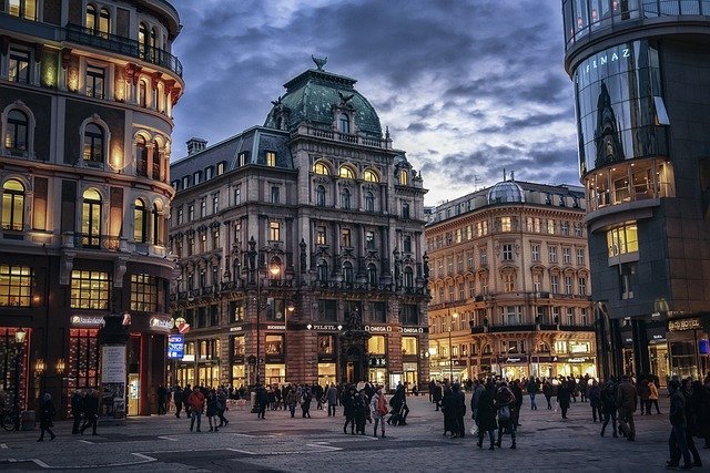 Austrija uvodi drastične mere zbog širenja korone