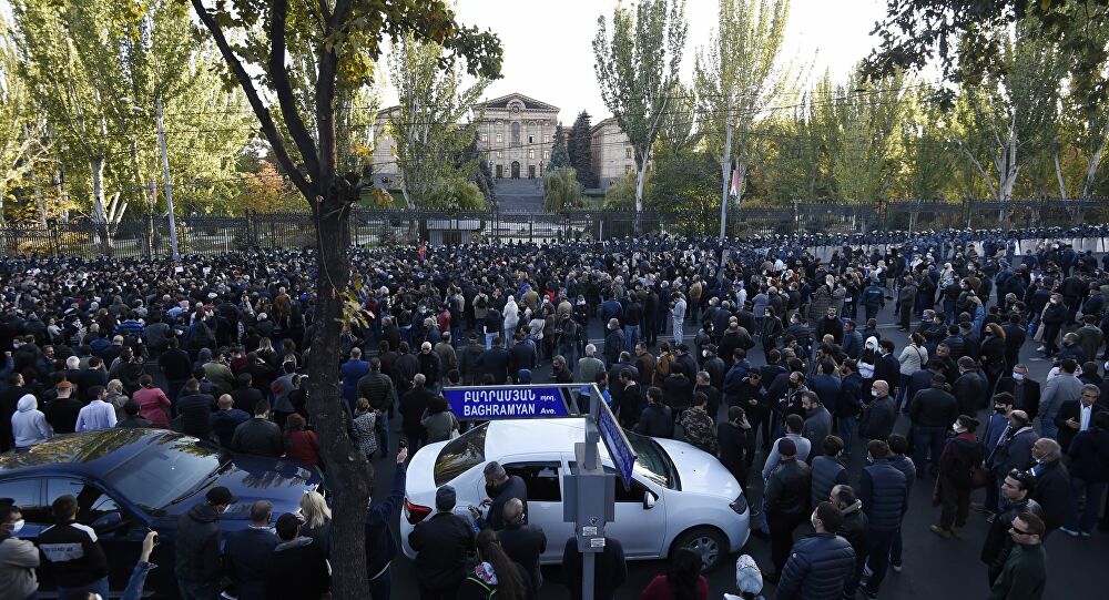 Neredi u Jerevanu: Protesti, hapšenja, vladina vozila naletela na demonstrante i policiju