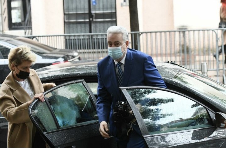 Porodica Malović dobijala kredite od Skupštine preko veze: Krivokapić za šeficu kabineta postavio ženu provjerenog kadra DPS-a! (FOTO)