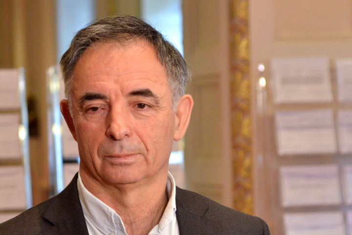 Ustaški pozdravi i „ubij Srbina“: Milorad Pupovac verbalno napadnut u Glini (VIDEO)