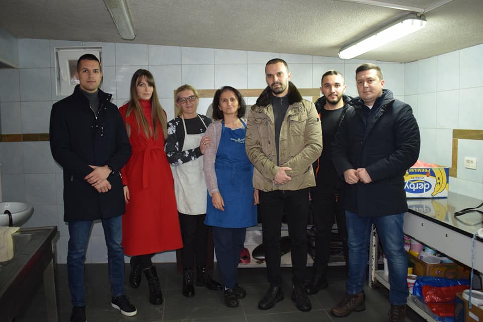 Mladi SNP-a posjetili narodnu kuhinju „Divna Veković“ i NVO „Ljepša budućnost“