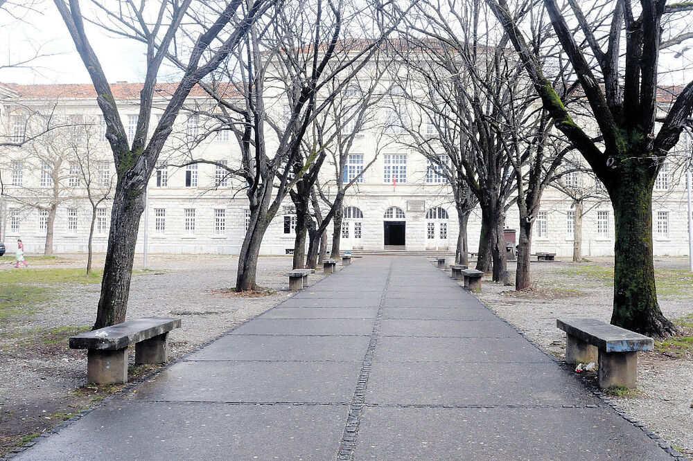 Za nastavnike nema promjene za vrijeme zimskog raspusta