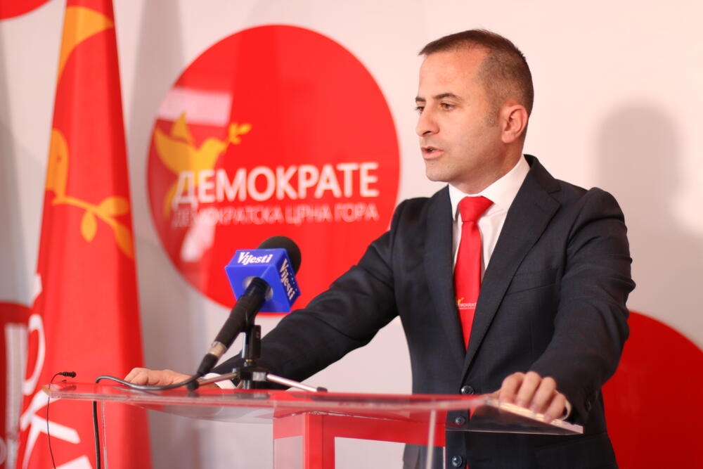 Pejović: Ispitati nekontrolisano bogaćenje rukovodstva DPS-a, njihovih prijatelja i porodica