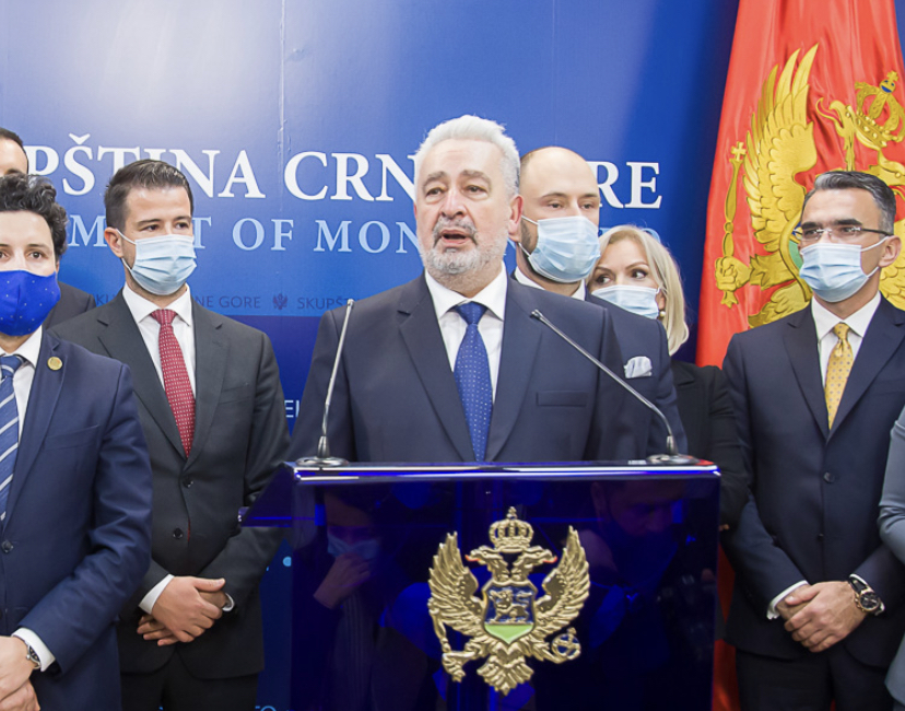 Kolizija stavova: Krivokapić u martu tvrdio da sramni zakon o Crkvi mora da se povuče, sad je zadovoljan sa izmjenama spornih članova! (FOTO)