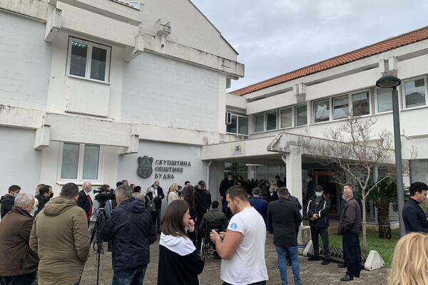 Protest u Budvi: Traže zaustavljanje gradnje Kraljičine plaže i da SDT preispita slučaj