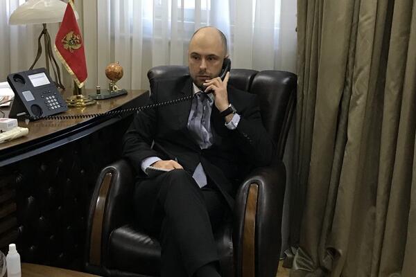 Radulović i Selaković: Crna Gora sad ne pominje da je Božoviću istekao agreman!