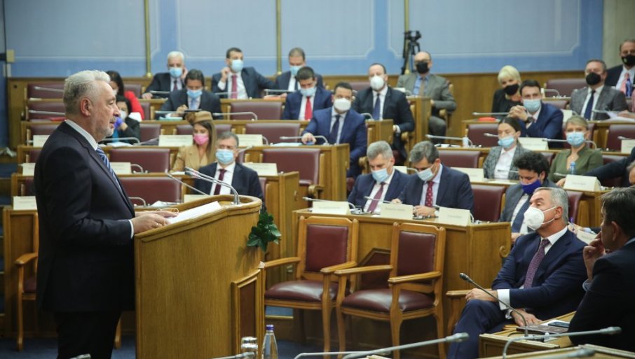 Skupština konstatovala ostavke Krivokapića i Abazovića