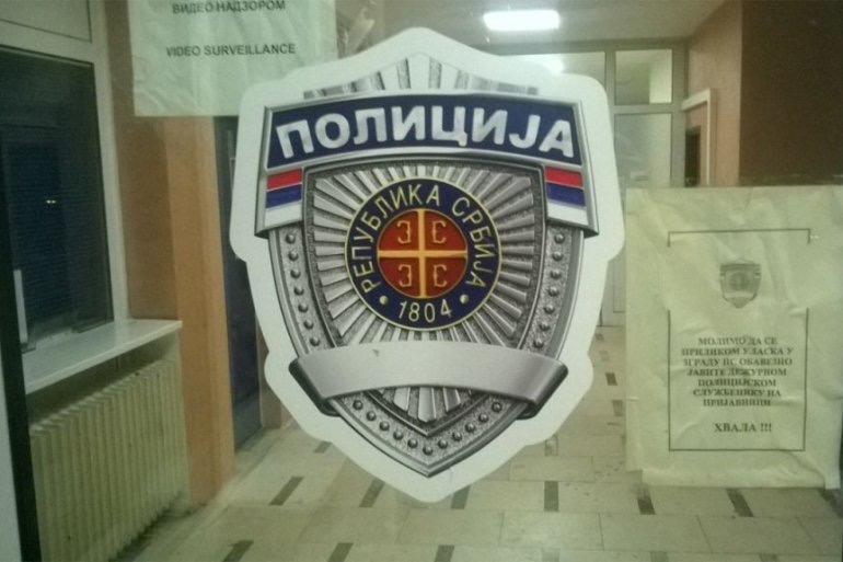 Velika istraga MUP-a Srbije: Preko 100 lažnih policijskih značaka u posjedu “kavčana” i “škaljaraca”!