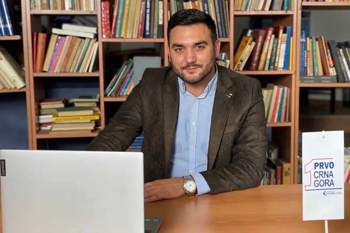 Bajčetić: Abazović potvrdio stavove Medojevića da neće biti otvaranja dosijea UDBE ni demontaže Milovog režima!