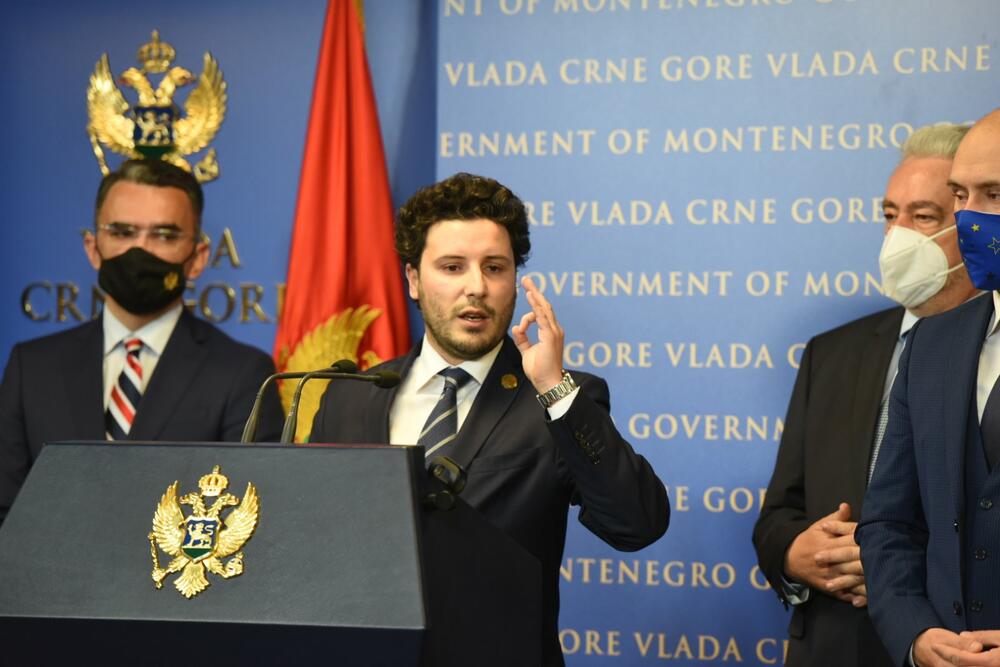 Lider URE saopštio: Zamjenik Zdravka Krivokapića traži da se sekti raspopa Miraša dodijeli državna imovina! (VIDEO)