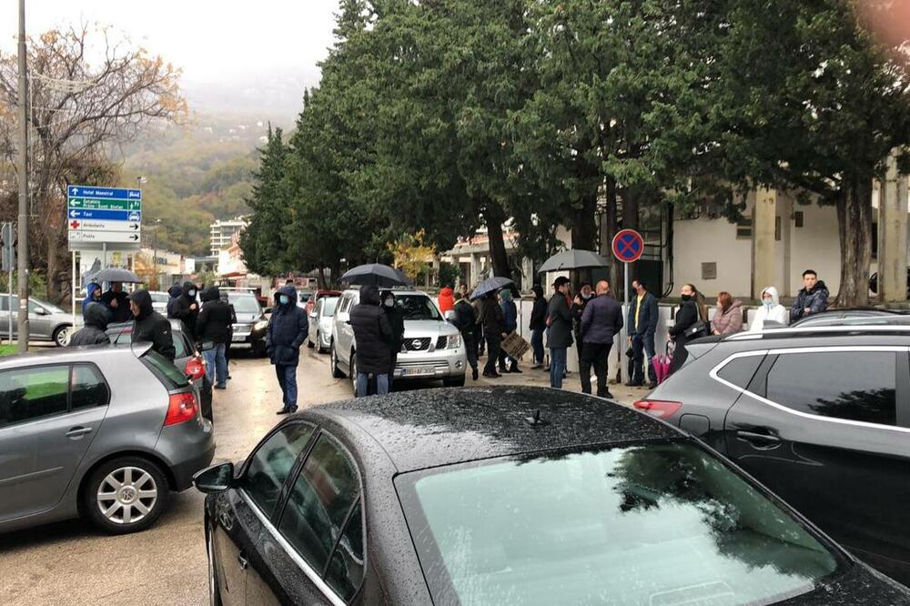 Bune se zbog nelegalne gradnje: Budvani protestuju, predvodi ih Carević