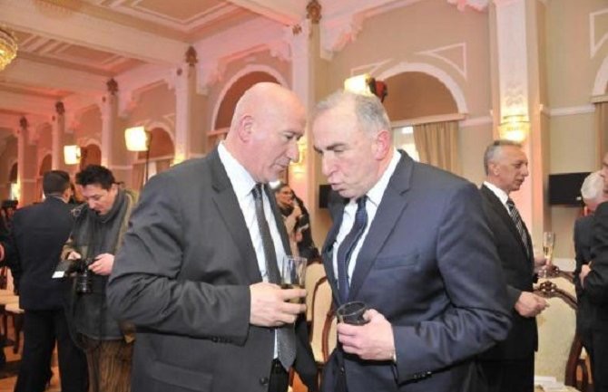 Abazović udario u zid: Katnić mu poručio da neće podnijeti ostavku, lider URE ostao praznih ruku!