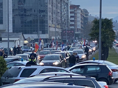 Slavlje širom Podgorice: Slobodni narod slavi sa trobojkama!