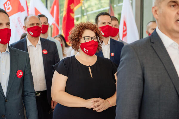 Blagojević (SD): Javno saopštiti da li su ambasadori radili na štetu države