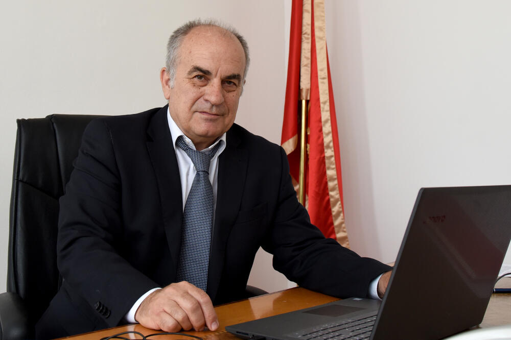 Skandalozno ponašanje Alekse Ivanovića: Šef DIK-a po nalogu DPS-a neće da verifikuje ostavku poslanika URE, sprema mu se krivična prijava!