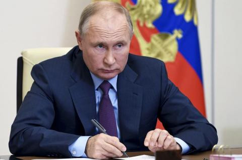 Putin: Nastaviti odlučnu borbu protiv terorizma