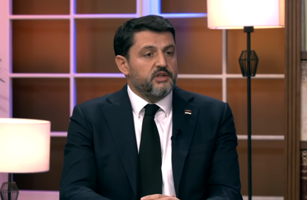 Prije posjete Briselu premijer da uvaži stav EU i povuče odluku o protjerivanju ambasadora Srbije