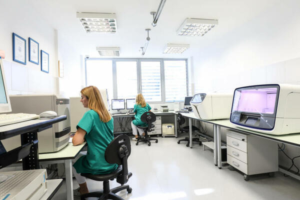 IJZ: Preminulo šest osoba, još 581 novi slučaj