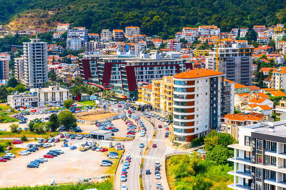 Čelnici Opštine Budva podržali da male trgovine rade nedjeljom i praznikom