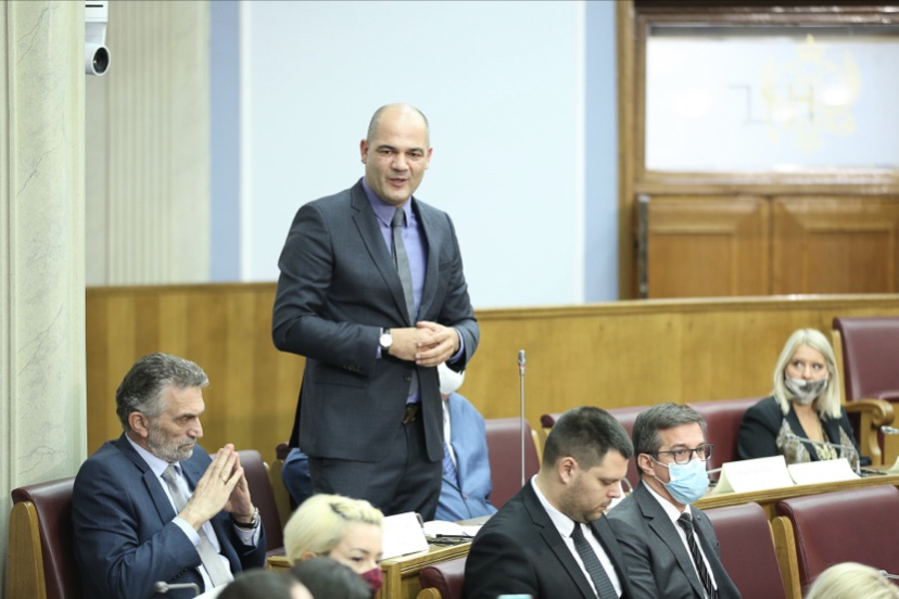 Božović: Bivši ministar odbrane bliskim firmama namještao tendere