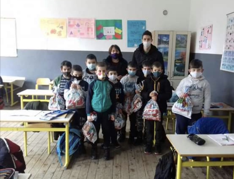 NVO “Nikada vas nećemo zaboraviti”: Podijelili poklone djeci na Murini, Ržanici i Velici