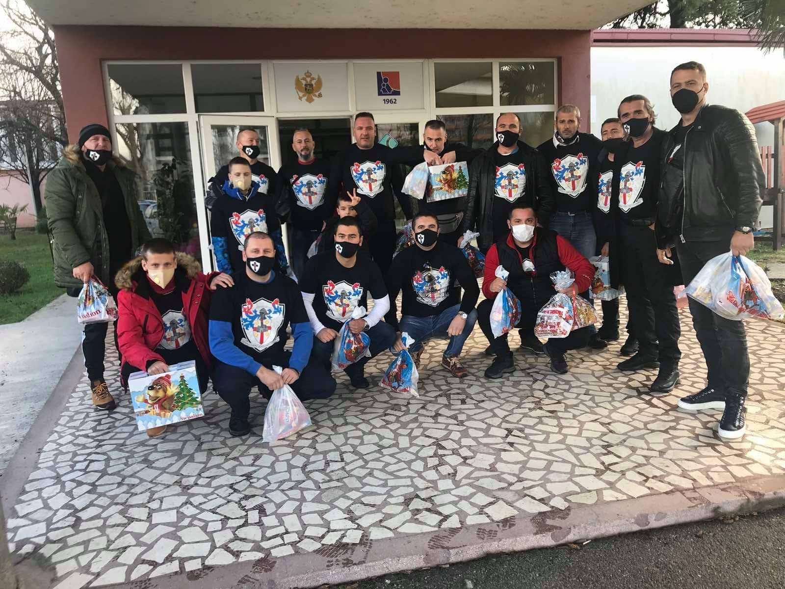 Pravoslavno Brastvo „Stupovi“: Donirali novogodišnje paketiće djeci na Dječijoj poliklinici