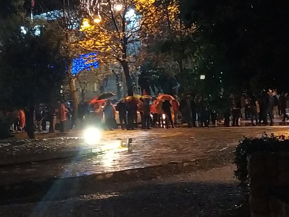Tenzije ispred Skupštine: Komite vrijeđaju poslanike DPS-a!