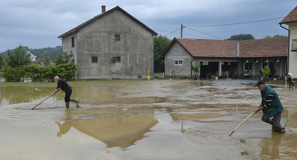 Alarmantno u Vladičinom Hanu: Poplavljene kuće, ulice i polja