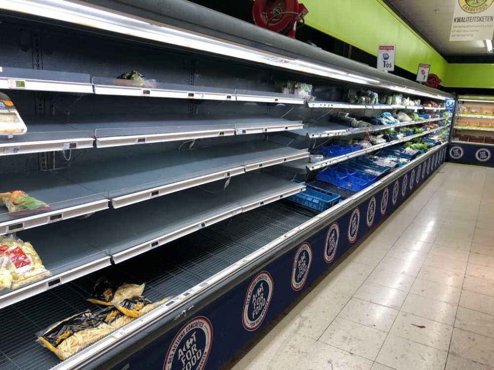 Opustošene prodavnice na „ostrvu“: Prazni rafovi, pomama za hljebom i toalet papirom