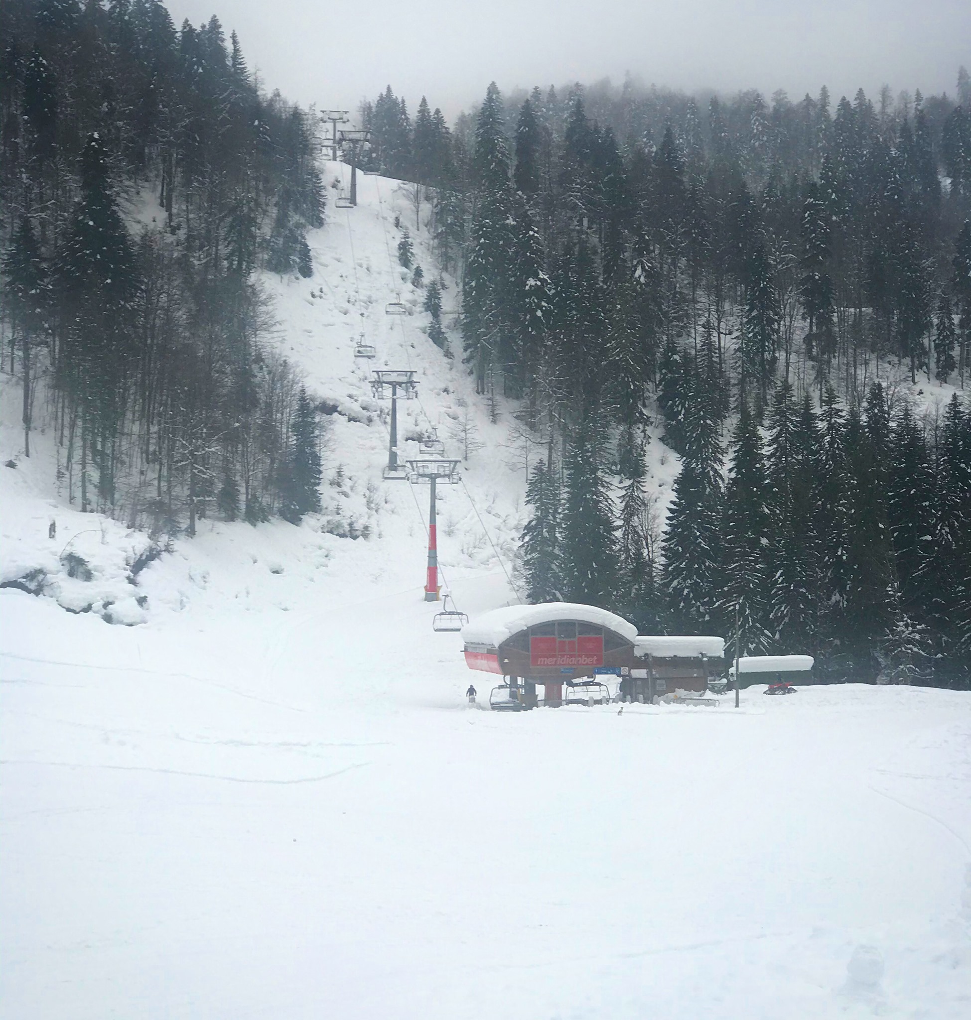 Ski centar Kolašin 1450 dobio struju, otvoren za posjetioce
