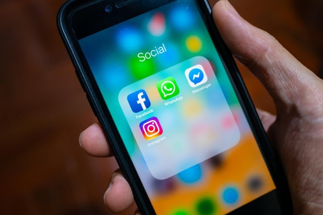iPhone korisnici zbunjeni: Facebook im neobjašnjivo odjavljuje naloge