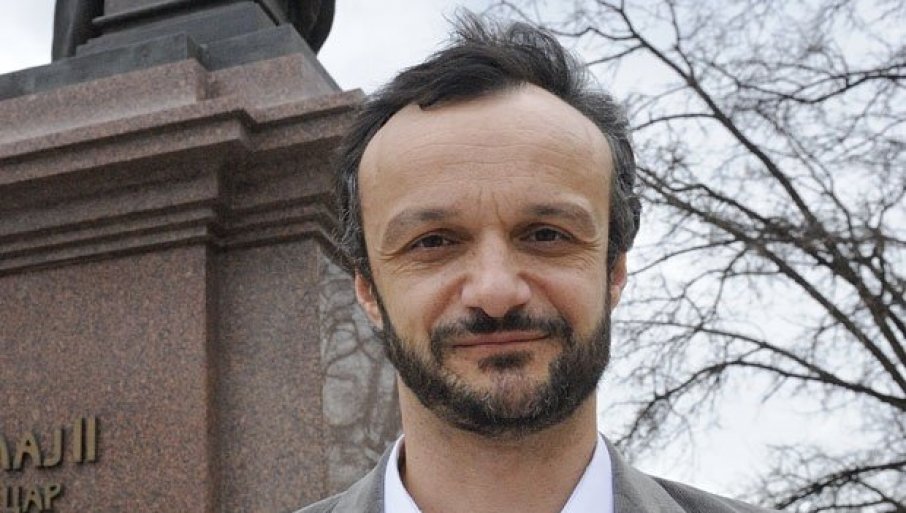 Profesor Mirović čeka objašnjenje zašto mu je zabranjen ulazak u Crnu Goru
