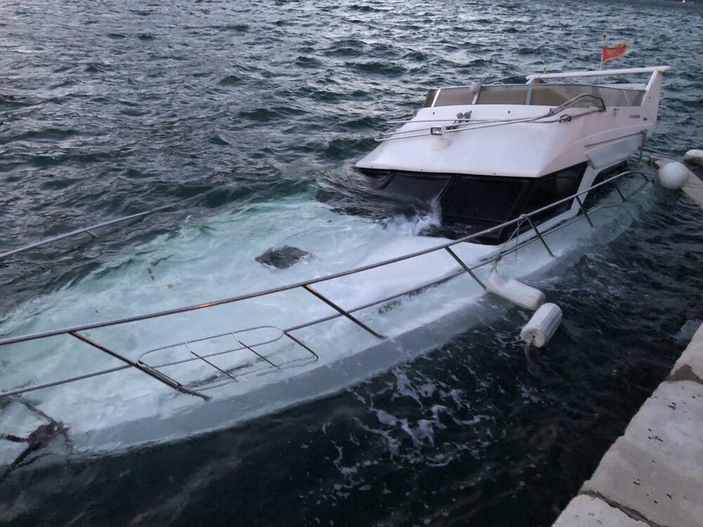 Potonula jahta u Boki: Inspekcija tvrdi da nema zagađenja mora