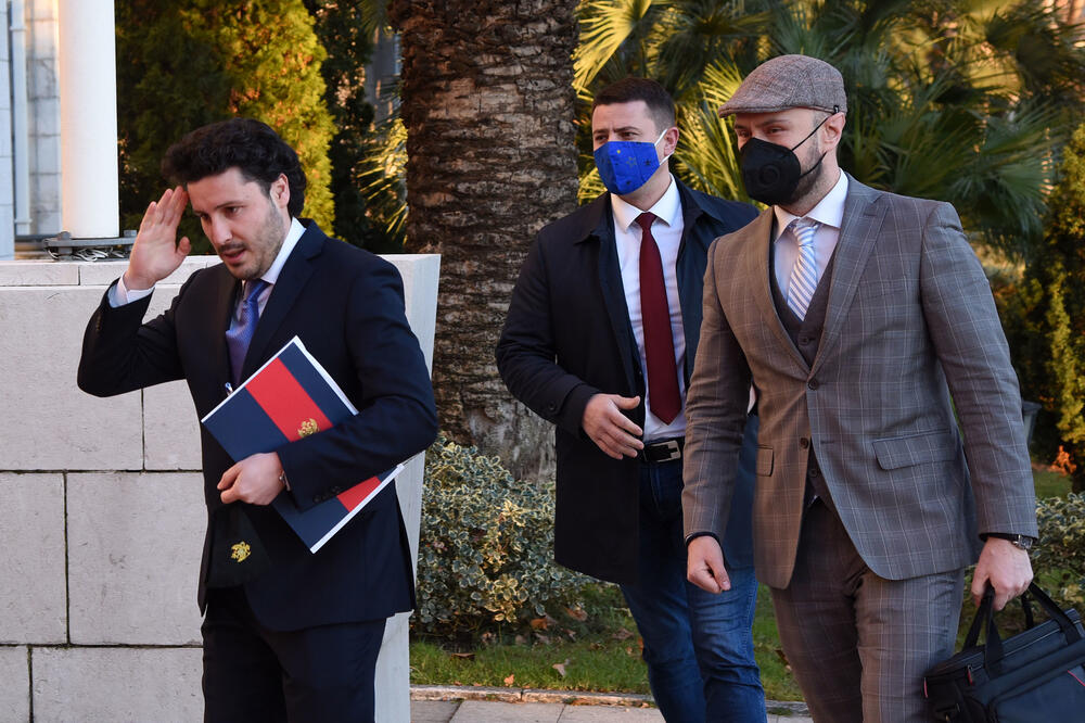 Postignut dogovor o opozivu ambasadora, ali samo ako Radulović dostavi adekvatna obrazloženja