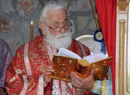 Miraš se komedija: Traži od gradonačelnika Cetinja da mu obezbijedi uslove da nalaže badnjake!
