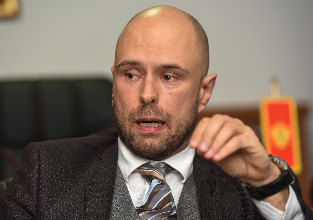 Nova vlada, stare navike: Ministar Radulović priznao da neće poništiti odluku DPS-a o protjerivanju srpskog ambasadora!