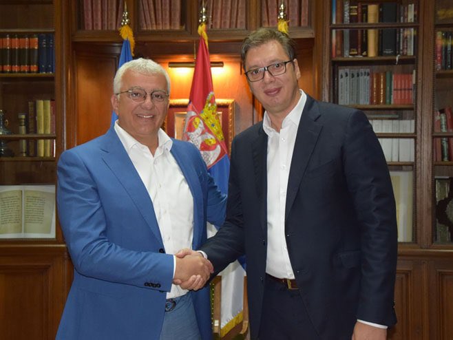 Andrija Mandić čestitao Božić Aleksandru Vučiću i građanima Srbije: Neka Vas i sav Srpski narod prati Blagoslov Hilandara!