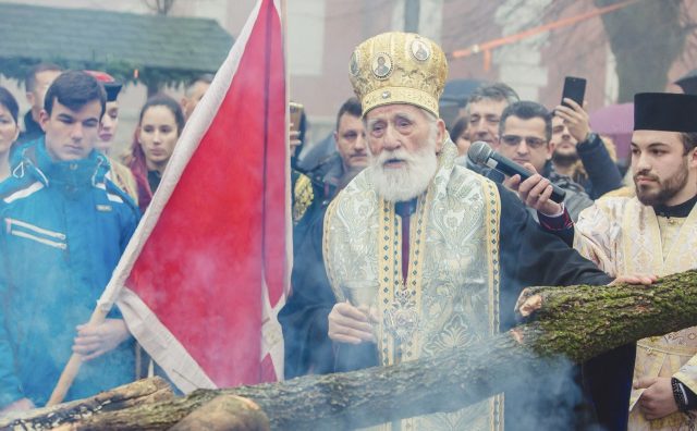 Ketering pravila „CPC“: Kad budemo nalagali badnjake, ne dijelite sendviče sa Njeguškom pršutom, jer neki vjernici nisu pravoslavci!